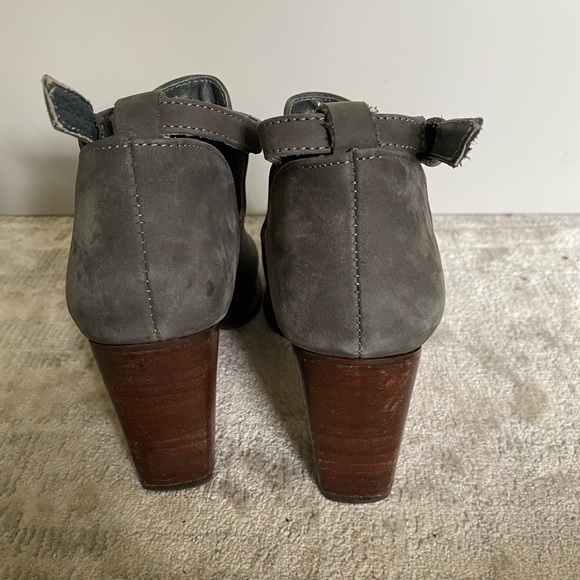 Heels - Picture 5 of 8